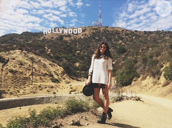 Bruna Marquezine visita o letreiro de Hollywood, em Los Angeles, nos EUA