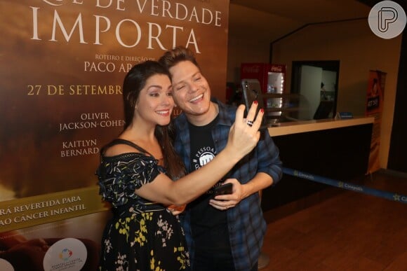 Thais Fersoza e Michel Teló gravaram Stories na pré-estreia do filme 'O Que de Verdade Importa', no Rio