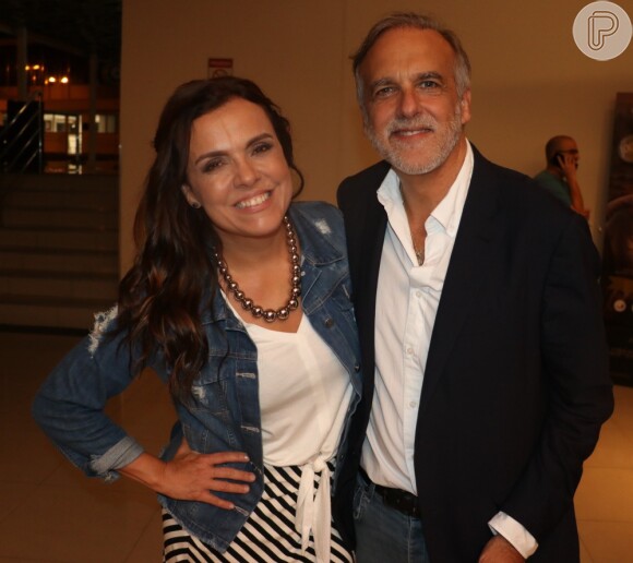 Marcela Muniz com o diretor Paco Arango na pré-estreia do filme 'O Que de Verdade Importa', no Rio, nesta quarta-feira, 19 de setembro de 2018