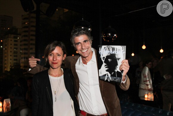 Reynaldo Gianecchini prestigia lançamento da revista 'L'Officiel Hommes', e posa com a fotógrafa Nicole Heiniger