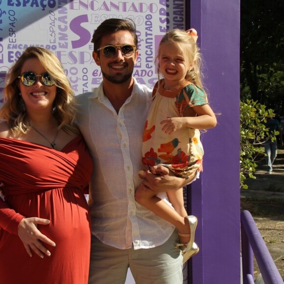 Rafael Cardoso foi maquiado pela filha, Aurora, em dia de brincadeiras