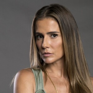 Karola foi cúmplice de Laureta (Adriana Esteves) no roubo de Valentim (Danilo Mesquita) na novela 'Segundo Sol'