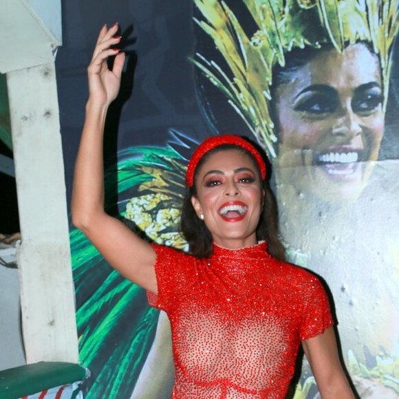 Juliana Paes arrasou no look assinado por Walério Araújo para comemorar 30 anos da Acadêmicos do Grande Rio