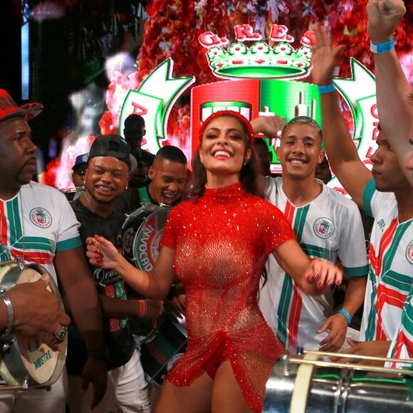 Juliana Paes arrasou no look para comemorar os 30 anos da Acadêmicos do Grande Rio