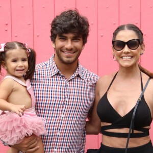 Deborah Secco e Hugo Moura, pais de Maria Flor, de 2 anos, vão ter lua de mel após o fim das gravações da novela 'Segundo Sol'