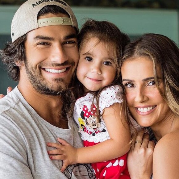 Deborah Secco planeja temporada no exterior com o marido, Hugo Moura, e a filha, Maria Flor, contou ao colunista de TV Daniel Castro, neste domingo, 23 de setembro de 2018: '4 meses fora em uma cidade com língua inglesa'