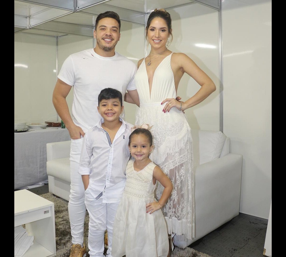 Wesley Safadão é tietado pelos filhos no São João de Caruaru e Ysis prova  já ser uma fashionista! Confira: Fotos - Purepeople