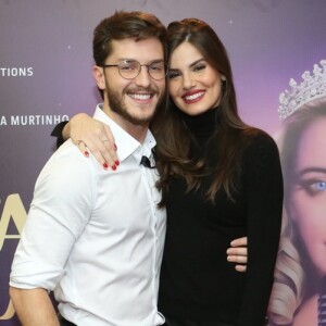 Klebber Toledo comentou os planos de aumentar a família com Camila Queiroz