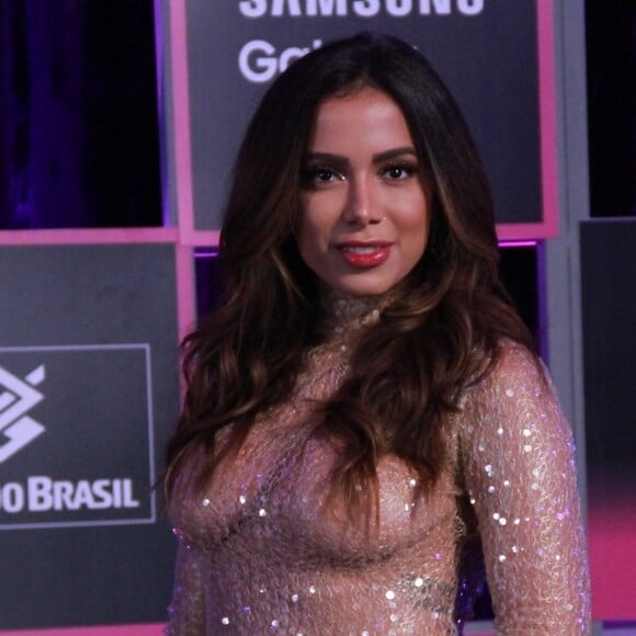 Anitta abusou da transparência ao chegar para o Prêmio Multishow