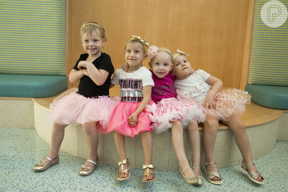 Chloe, Lauren, McKinley e Avalynn se conheceram no Hospital Johns Hopkins All Children, onde começaram o tratamento da cura contra o câncer