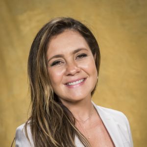 Laureta (Adriana Esteves) conclui que Luzia (Giovanna Antonelli) se escondeu no terreiro de Pai Didico (João Acaiabe) no capítulo de sábado, 13 de outubro de 2018 da novela 'Segundo Sol'