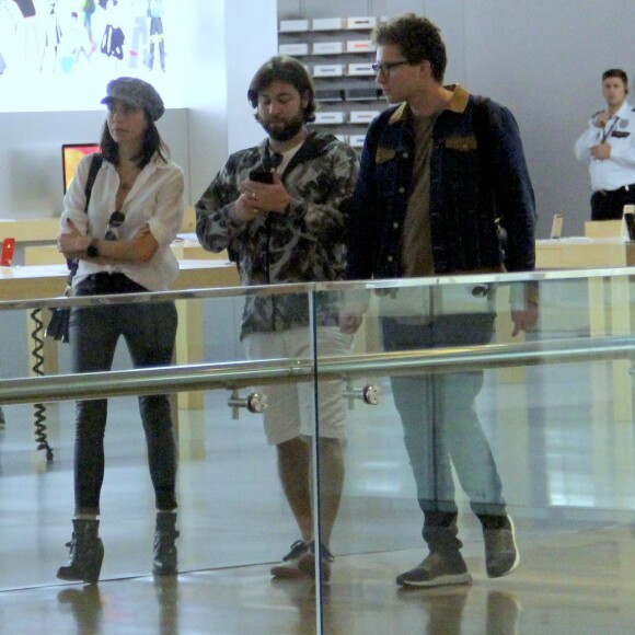 Famosos se encontram durante passeio em shopping do Rio de Janeiro e registram encontro com selfie para o Instagram, na noite desta sexta-feira, 28 de setembro de 2018