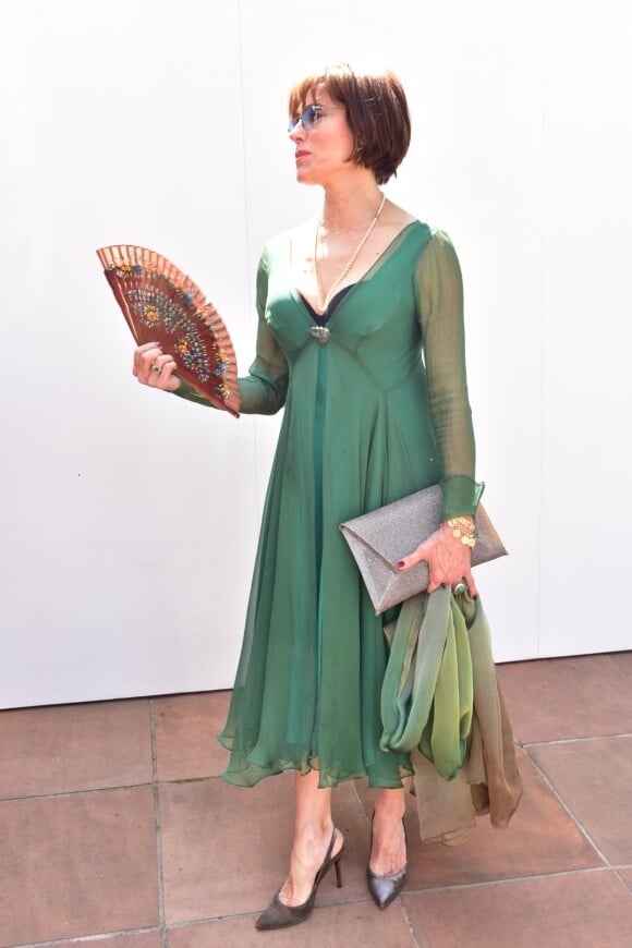 Christiane Torloni apostou em um vestido fluido, na cor verde, para casamento de Luiza Possi