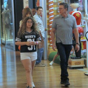 Ana Furtado curte passeio em família no shopping Village Mall, na Barra da Tijuca, zona oeste do Rio de Janeiro, neste domingo, 30 de outubro de 2018