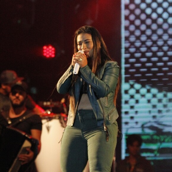 'As pessoas não imaginam o tamanho do coração dessa mulher. Tão pequena, mas tão grande. Quanto orgulho!', declarou Kaká Diniz, sobre Simone