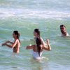Rodrigo Simas, Agatha Moreira e mais atores de 'Orgulho e Paixão' se divertem em praia após o término da novela nesta terça-feira, dia 02 de outubro de 2018
