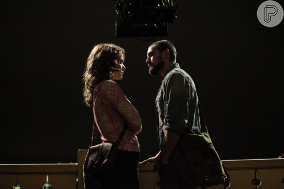 Cristina (Leandro Leal) e Vicente (Rafael Cardoso) se sentem atraídos um pelo outro, na novela 'Império'