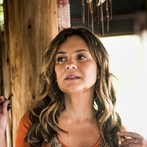 Na novela 'Segundo Sol', Laureta (Adriana Esteves) denunciará o paradeiro de Luzia (Giovanna Antonelli) para o delegado Viana