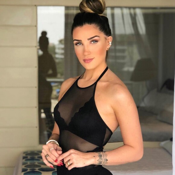 'A gente trocou a prótese que eu tinha de 400 ml por uma de 300 ml', contou Aline Gotschalg