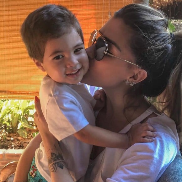 'Depois que parei de amamentar, meu peito caiu muito e eu decidi, junto com o meu médico, fazer redução de mama', explicou Aline Gotschalg, mãe de Lucca