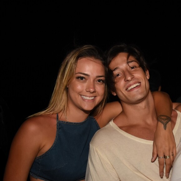 Carol Dantas namora Vinicius Martinez