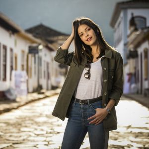 Cris (Vitória Strada) volta a encontrar André (Emiliano Queiroz) na novela 'Espelho da Vida'