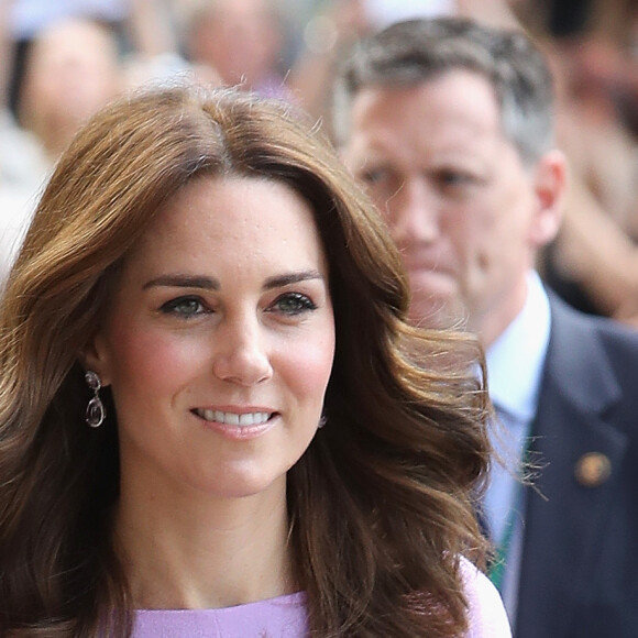 Kate Middleton usou o mesmo look durante viagem à Alemanha, em julho do ano passado