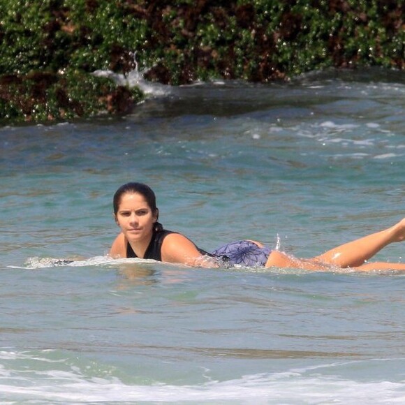 Isabella Santoni é fã de surfe e quer aumentar sua performance no esporte