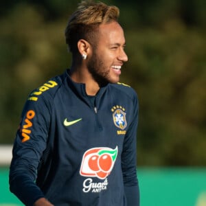 'Queria mudar de país igual o Neymar muda de cabelo', disse uma internauta no Twitter