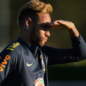 'Todo dia o Neymar tem um cabelo diferente', divertiu-se um usuário do Twitter