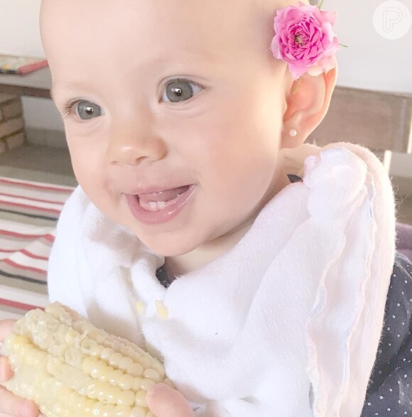 Manuela, de 1 ano, é sucesso nas redes sociais dos pais, Eliana e Adriano Ricco