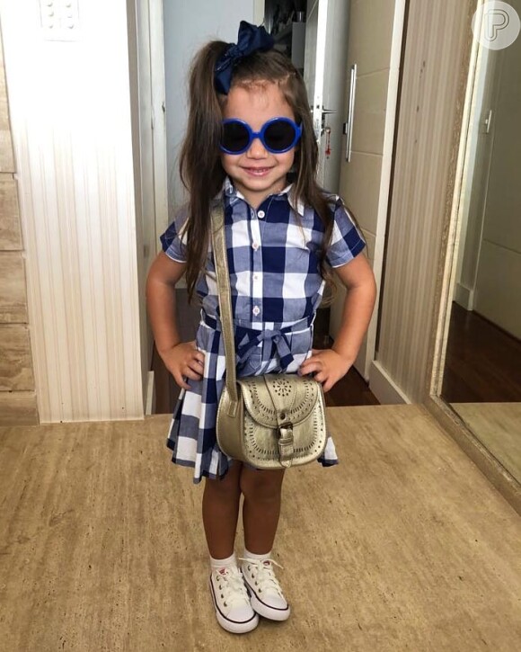Maria Flor, de 2 anos, é sucesso no Instagram dos pais, Deborah Secco e Hugo Moura