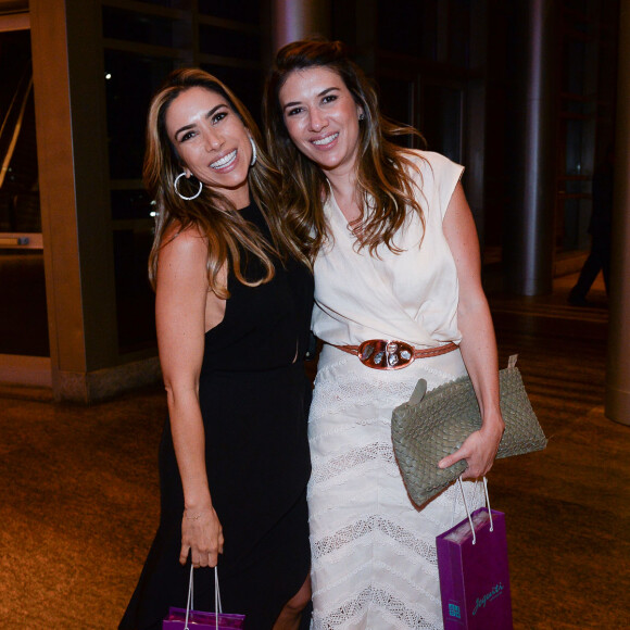Patricia Abravanel posa com a irmã Rebeca Abravanel na noite Solidária dos Amigos da AACD, no Grand Hyatt, em São Paulo, na noite desta quarta-feira, 10 de outubro de 2018