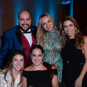 Patricia Abravanel esteve acompanhada das irmãs Silvia e Rebeca e do sobrinho Tiago Abravanel