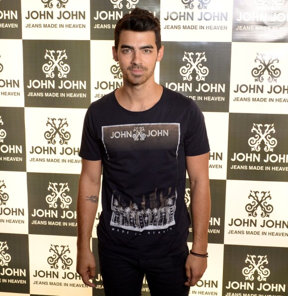 Joe Jonas participa de evento da John John, na rua Oscar Freire, em São Paulo, em 20 de agosto de 2014