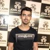 Joe Jonas participa de evento da John John, ne rua Oscar Freire, em São Paulo