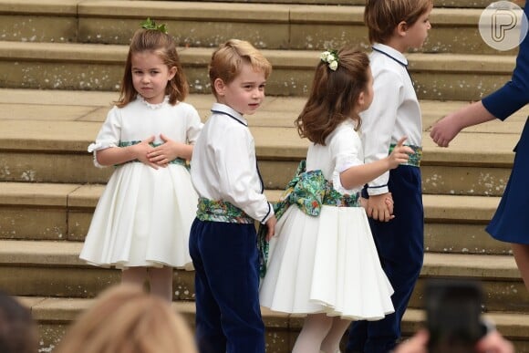 Principe George foi pajem e a princesa Charlotte foi daminha