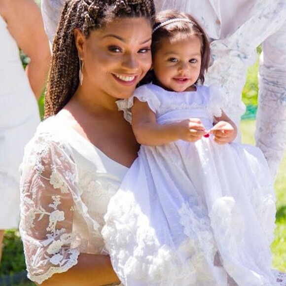 Filha de Juliana Alves, Yolanda foi batizada em uma cerimônia ecumênica