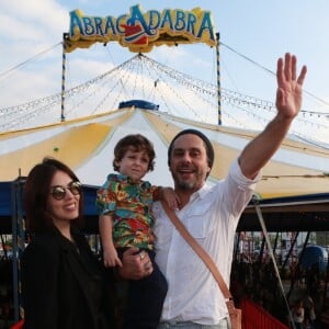 Alexandre Nero e Karen Brusttolin levaram Noá, de 2 anos, ao circo no Rio