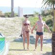 Sophie Charlotte e Daniel de Oliveira gravam 'O Rebu' na praia da Barra da Tijuca, no Rio de Janeiro