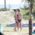 Sophie Charlotte e Daniel de Oliveira gravam 'O Rebu' na praia da Barra da Tijuca, no Rio de Janeiro