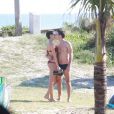 Sophie Charlotte e Daniel de Oliveira gravam 'O Rebu' na praia da Barra da Tijuca, no Rio de Janeiro
