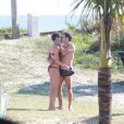 Sophie Charlotte e Daniel de Oliveira gravam 'O Rebu' na praia da Barra da Tijuca, no Rio de Janeiro