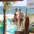Sophie Charlotte e Daniel de Oliveira gravam 'O Rebu' na praia da Barra da Tijuca, no Rio de Janeiro