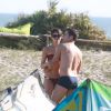 Sophie Charlotte e Daniel de Oliveira gravam 'O Rebu' na praia da Barra da Tijuca, no Rio de Janeiro