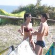 Sophie Charlotte e Daniel de Oliveira gravam 'O Rebu' na praia da Barra da Tijuca, no Rio de Janeiro