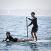 Sophie Charlotte e Daniel de Oliveira gravam cenas de 'O Rebu' no stand up paddle em praia do Rio de Janeiro