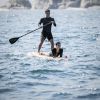 Sophie Charlotte e Daniel de Oliveira gravam cenas de 'O Rebu' no stand up paddle em praia do Rio de Janeiro