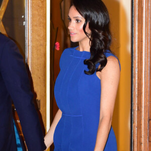 O vestido azul usado por Meghan Markle no início de setembro marcava a barriga de poucos meses