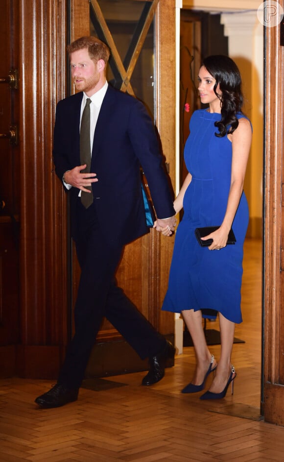 A barriga de grávida de Meghan Markle ficou marcada quando a Duquesa usou o vestido azul justo, no início de setembro de 2018